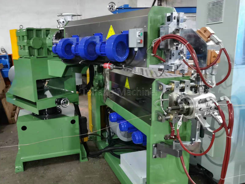 Horizontal injection molding machine